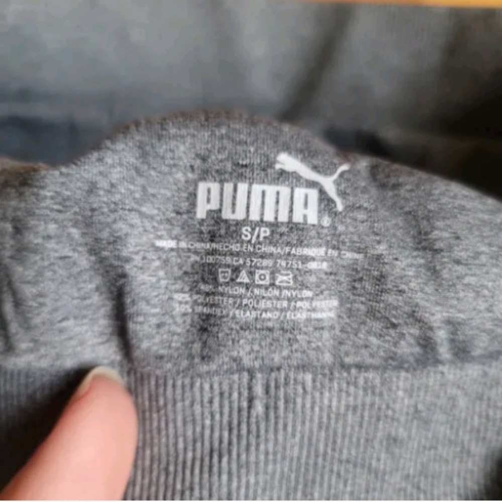 Puma Sports Bra S Small Gray Lined Strappy Back Molded Cups Removable Padding - Picture 5 of 6